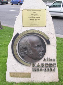 Monumento em homenagem a Kardec